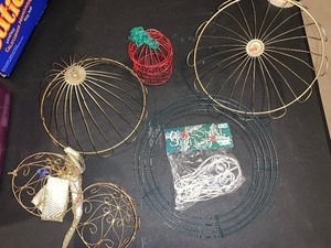 lot 278 image: Miscellaneous wire crafting decor - see pics