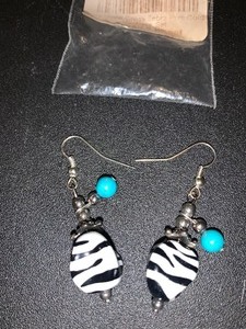 lot 288 image: pair of zebra pattern and turquoise earrings - see pics