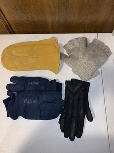 lot 293 image: Mens gloves and mittens assortment - see pics