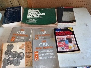 lot 309 image: Large collection of automotive books