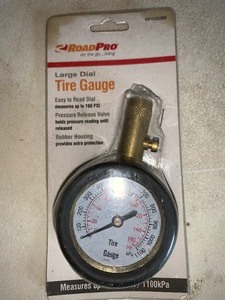 lot 315 image: Road Pro large dial tire gauge