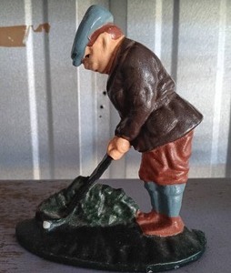 lot 30 image: Vintage Cast Iron Golfer Door Stopper