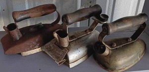 lot 35 image: Selection of 3 Vintage Electric Irons