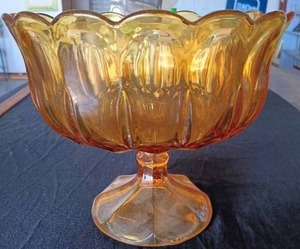 lot 46 image: MCM Anchor Hocking Fairfield Pedestal Compote Dish