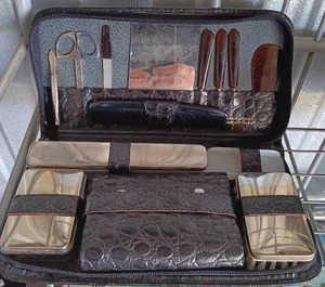lot 51 image: Vintage German Leather Travel Vanity Set