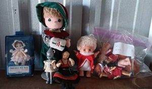 lot 53 image: Large Selection of Vintage Dolls