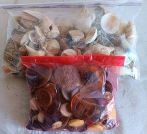 lot 130 image: Bag of Vintage Buttons and Bag of Seashells for Arts and Crafts