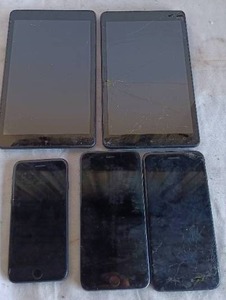 lot 108 image: Selection of Broken IPhones and Tablets----None work
