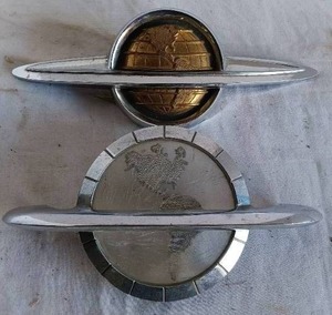 lot 104 image: 1950s Oldsmobile Hood and Trunk Ornaments