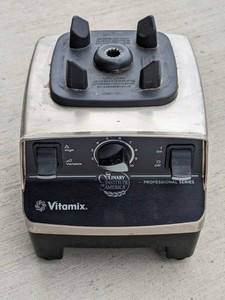 lot 7 image: Vitamix Blender Motor VM0103 Base Only