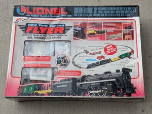 lot 10 image: Lionel New York Flyer Train Set