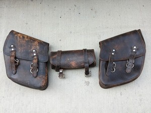 lot 21 image: La Rosa Leather Saddle Bags - 3pcs
