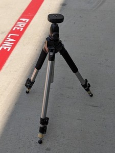 lot 25 image: FT-666 Professional Tripod