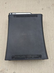 lot 30 image: XBOX 360 Console System w 250GB HDD