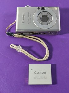 lot 48 image: Canon PowerShot SD300 4.0MP