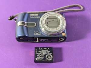 lot 60 image: Panasonic DMC-TZ3 point-n-shoot Camera