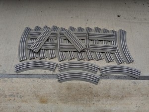 lot 85 image: Lot of Lionel O Fastrack