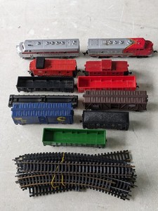 lot 87 image: Lot of Bachmann Train Cars Bundle