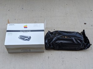 lot 89 image: Apple Toner Cartridge M2473GA
