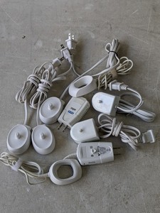 lot 117 image: Lot of electronic toothbursh chargers