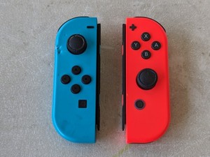 lot 125 image: Nintendo Switch Joycons