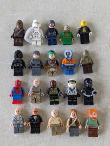 lot 135 image: Lot of 20 - Lego Mini Action Figurine