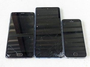 lot 167 image: Lot of 3 - Smartphones - For PartsRepair