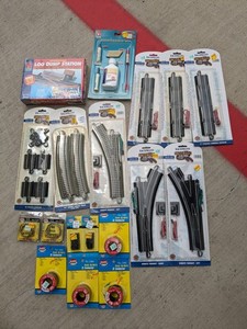 lot 188 image: Train Tracks & Accessories Bundle - NEW