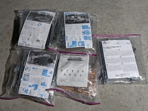 lot 193 image: Lot of 5 - Tank Model Kit Bundle