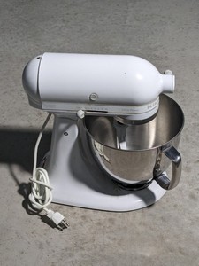 lot 196 image: KitchenAid KSM90WW Mixer