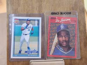 lot 10 image: Bo Jackson - 1990 Donruss #BC-1 & 1991 Topps #600