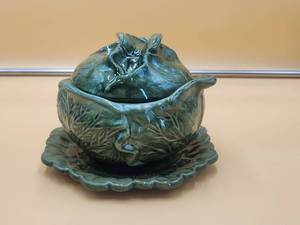 lot 196 image: Vintage 70s Holland Mold green cabbage ware