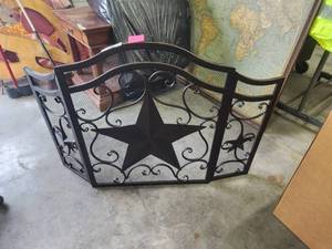 lot 70 image: Texas Star themed fire grate-screen