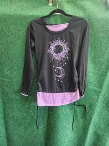 lot 55 image: Girls long sleeve t-shirt