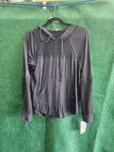 lot 49 image: Black long sleeve shirt with tags - L