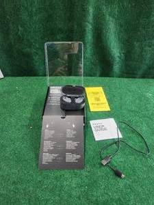 lot 86 image: Skull-Candy earbuds with charger
