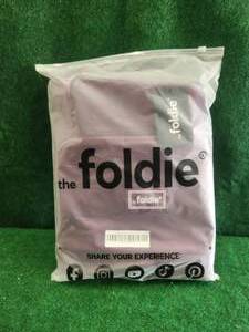 lot 113 image: Foldie fuchsia travel bag with tags