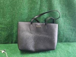 lot 133 image: Kate Spade black purse
