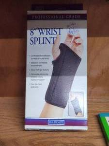 lot 171 image: Professional grade 8 wrist splint