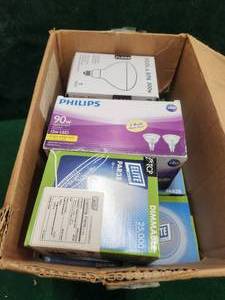 lot 202 image: Box of lightbulbs