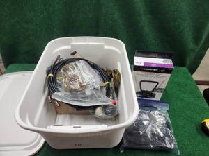 lot 211 image: Bin of various cords