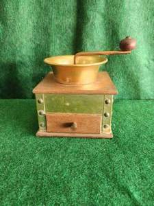 lot 19 image: Vintage Coffee Grinder