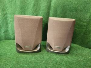 lot 190 image: Philips Magnavox shelf speakers
