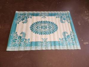 lot 333 image: Teal and white indoor & outdoor plastic mats-rugs - 48 x 68 - bid x 10