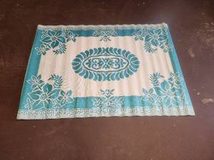 lot 334 image: Teal and white indoor & outdoor plastic mats-rugs - 48 x 68 - bid x 10