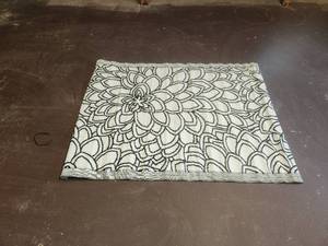 lot 336 image: Black and white indoor & outdoor plastic mats-rugs - 48 x 68 - bid x 10