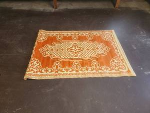 lot 322 image: Orange & Cream indoor & outdoor plastic mats-rugs - 48 x 68 - bid x 10