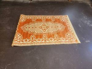 lot 323 image: Orange & Cream indoor & outdoor plastic mats-rugs - 48 x 68 - bid x 10