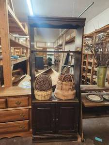 lot 62 image: Bookshelf and baskets