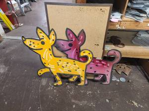 lot 66 image: Selection of indoor-outdoor metal pieces